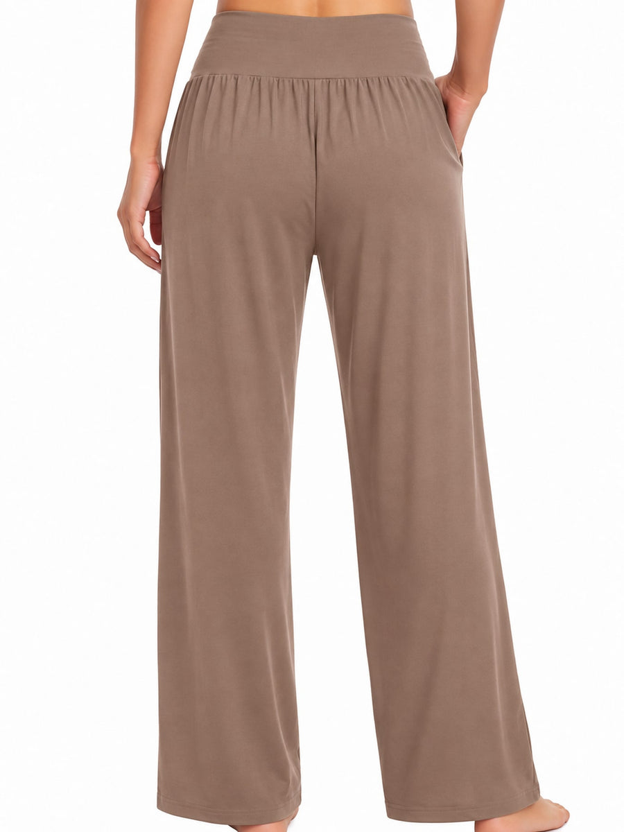 wide-leg pants in Burgundy