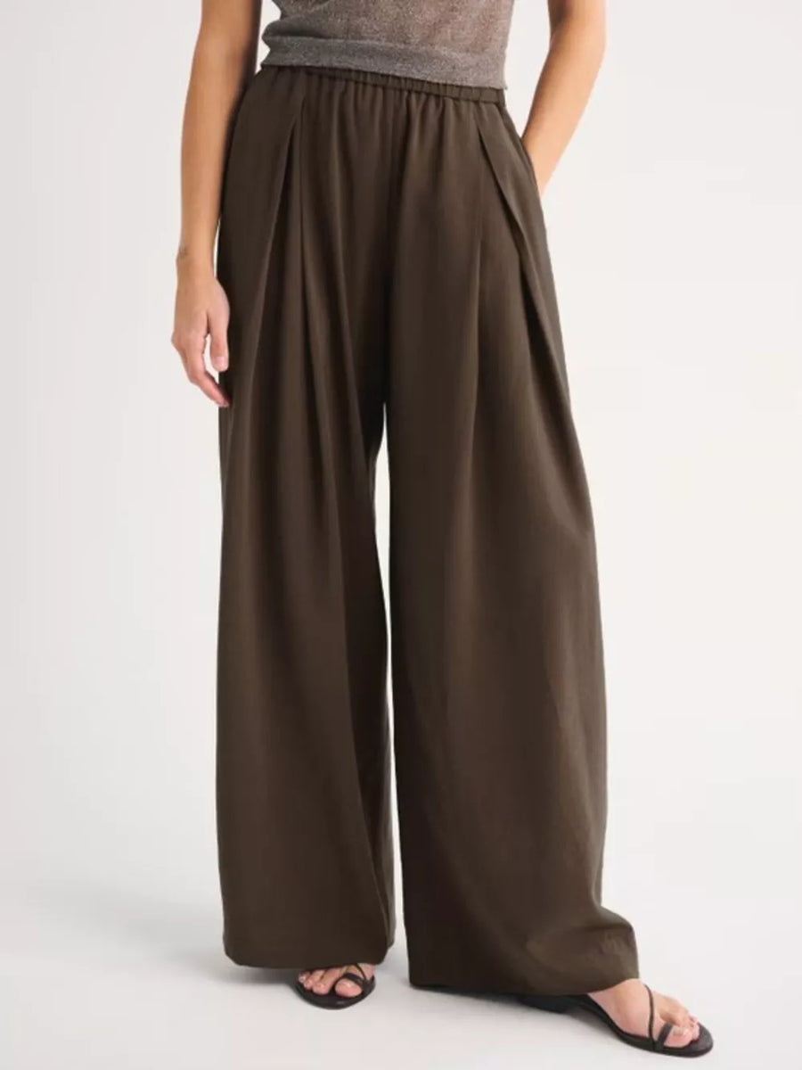wide-leg pants in dark olive featuring pocketed and wide-leg fit