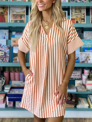 Striped V-neck shift mini dress with short sleeves and pockets.