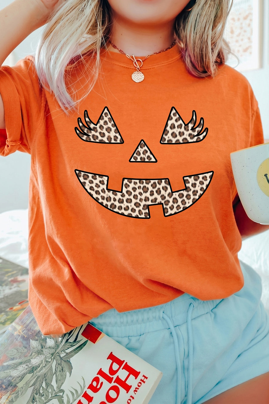 62% polyester, 32% cotton, 6% elastane Care instructions: Machine wash cold t-shirt in orange with regular silhouette
