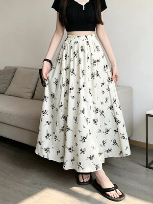 A-line skirt in cream featuring elastic waist and A-line fit