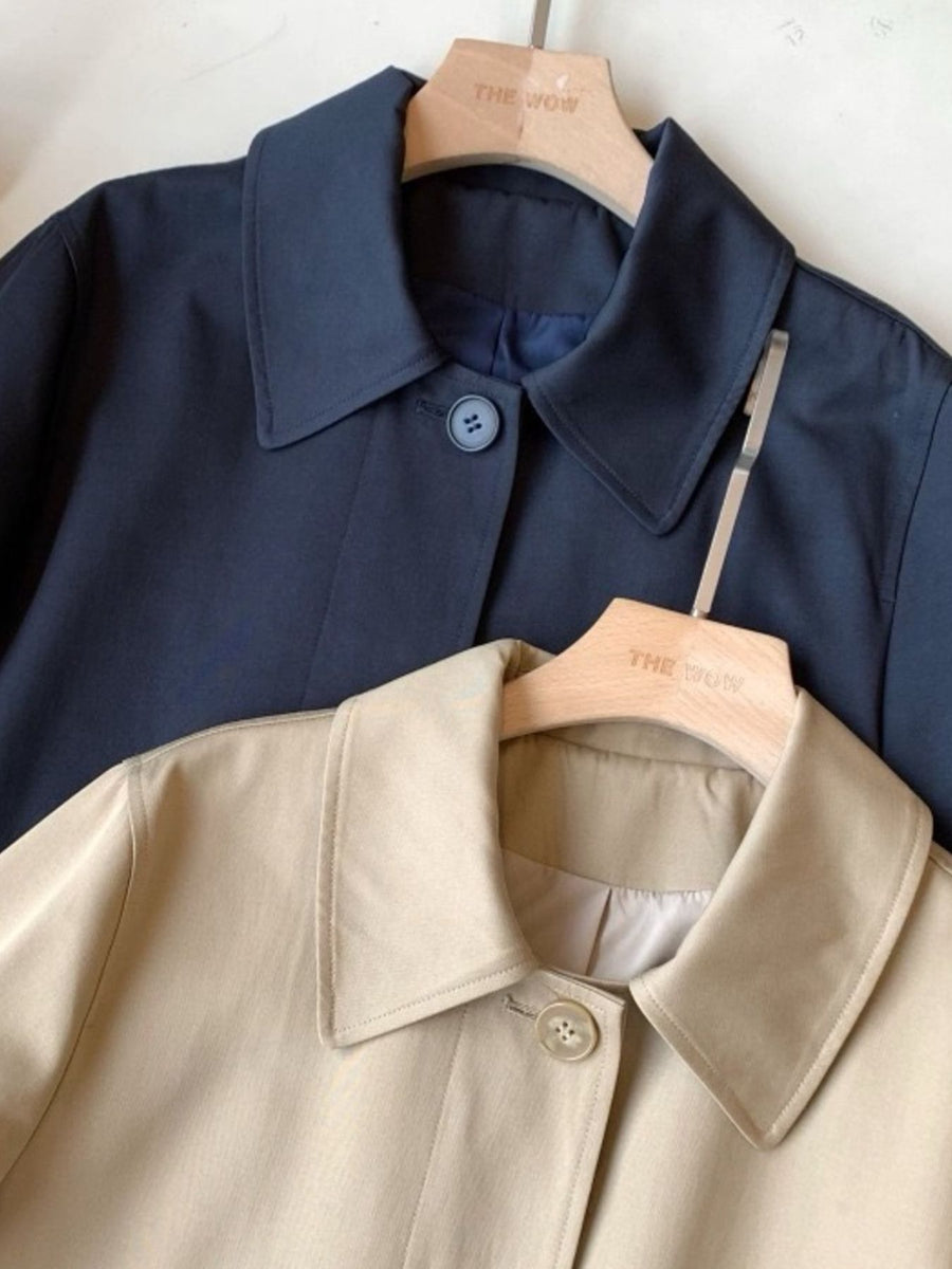 classic trench coat in Khaki with collared