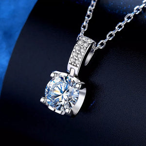925 sterling silver,Moissanite Carat weight: 1ct Care instructions: Avoid wearin necklace in clear with straight silhouette