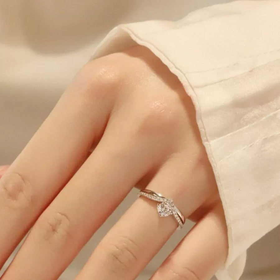 1 Carat 925 Sterling Silver Moissanite Ring in clear with 1 carat moissanite center stone