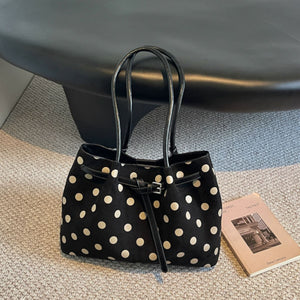 shoulder bag in black featuring shoulder strap and structured fit
