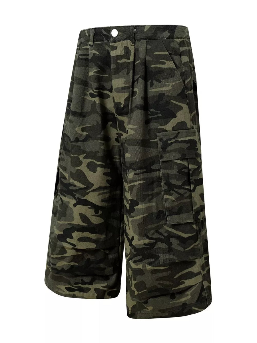 dark green capris featuring pocketed and camo