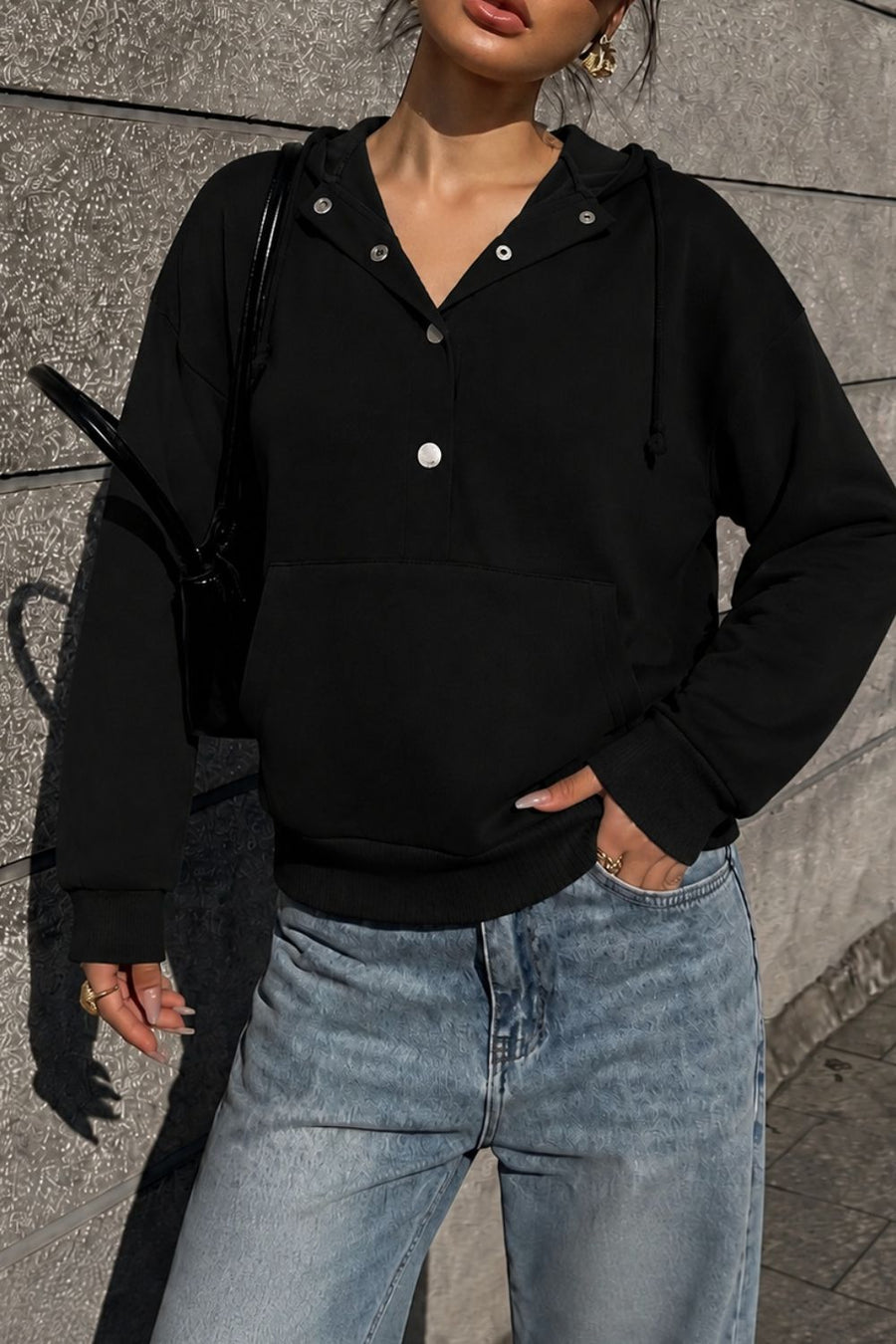 Black relaxed pullover hoodie with hooded