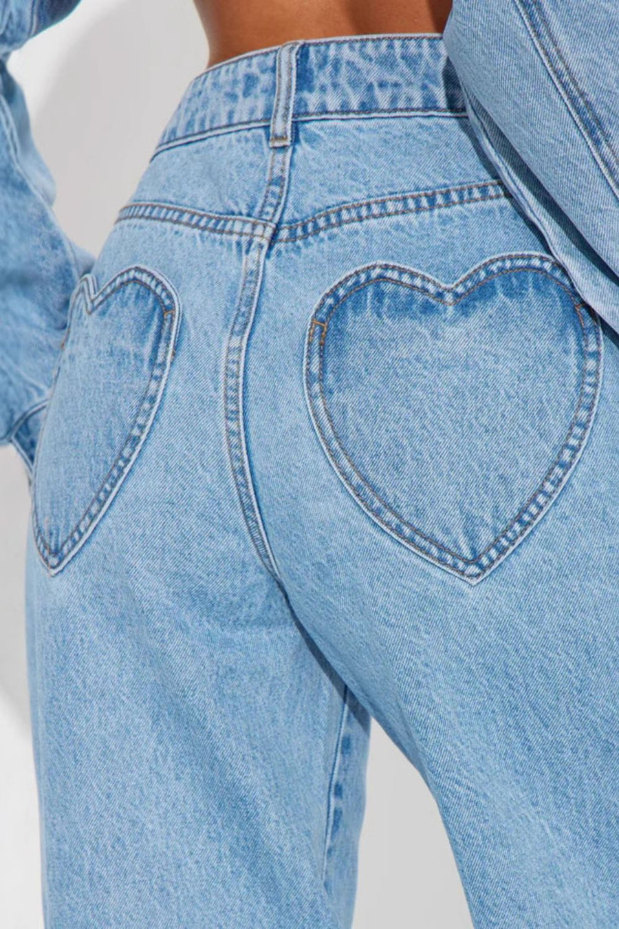 light blue wide-leg jeans with full-length and zipper, button