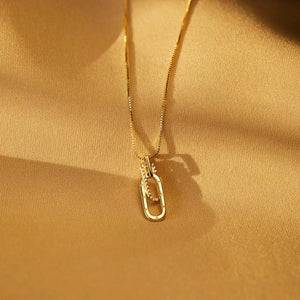 necklace in gold with pendant and collar length