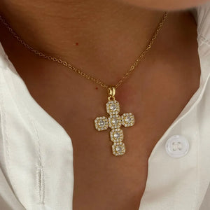 necklace in Gold with inlaid zircon and collarbone length