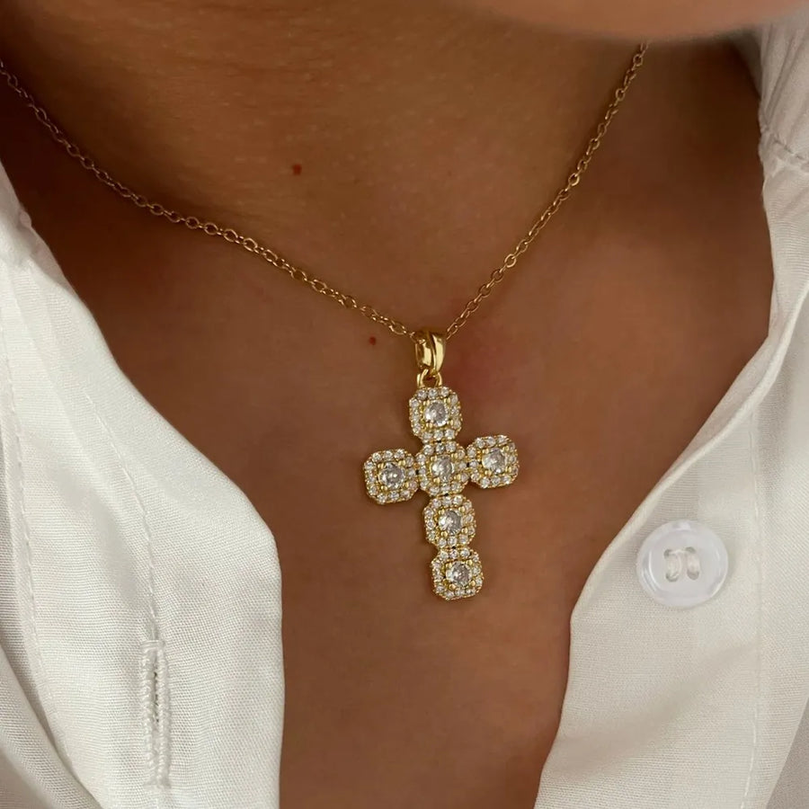 necklace in Gold with inlaid zircon and collarbone length