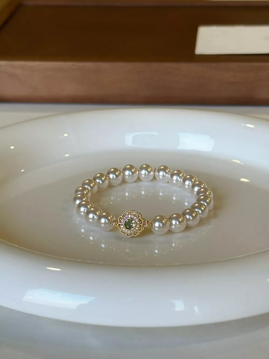 bracelet in Gold with floral and pearl beads