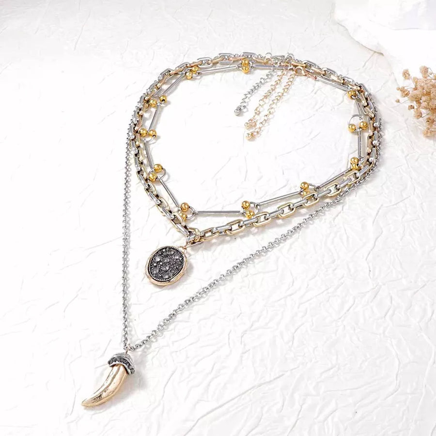 necklace in silver with layered and neck-length