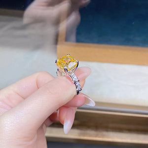 ring in silver with geometric and zircon stone