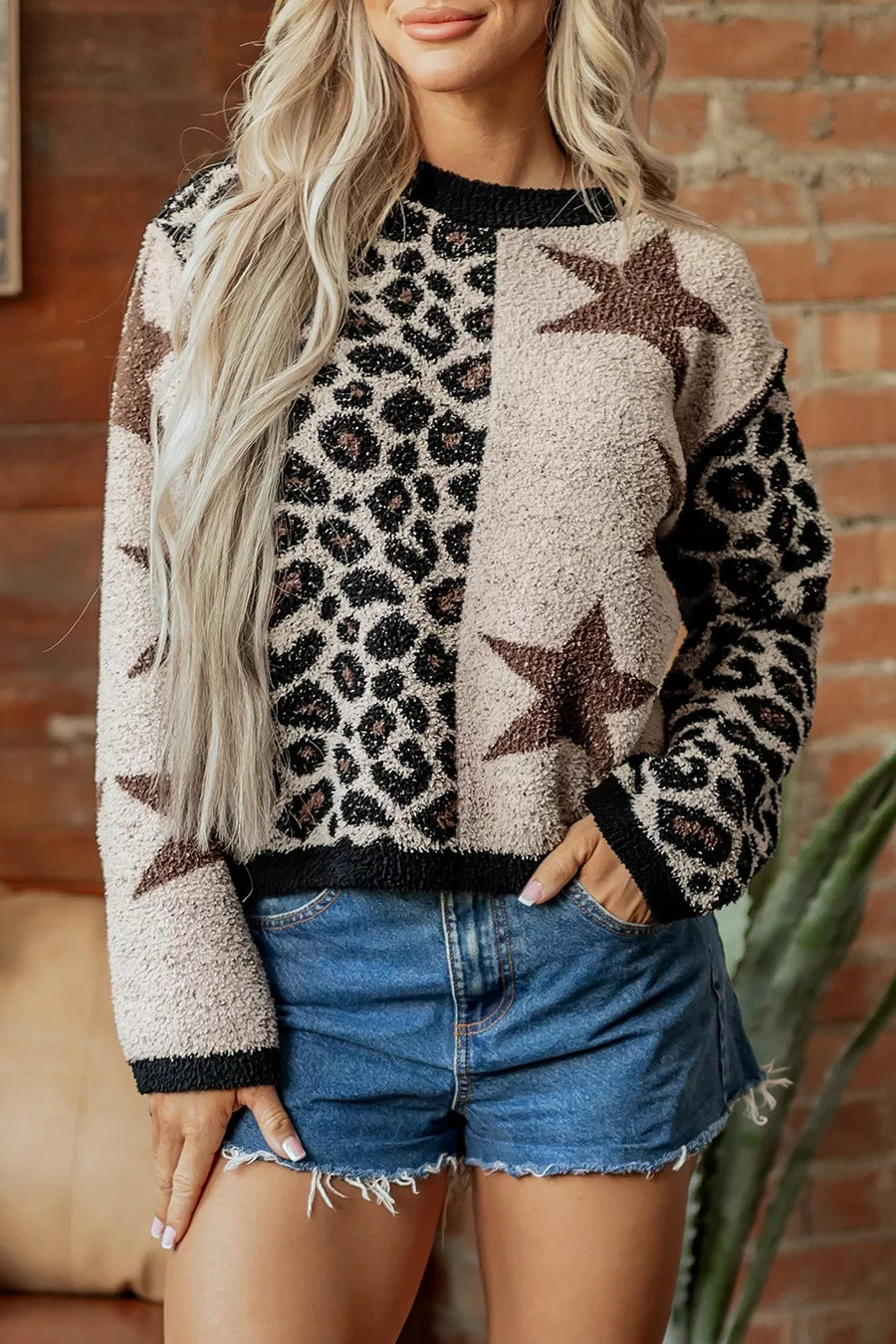 streetwear pullover sweater in dark brown with crew neck