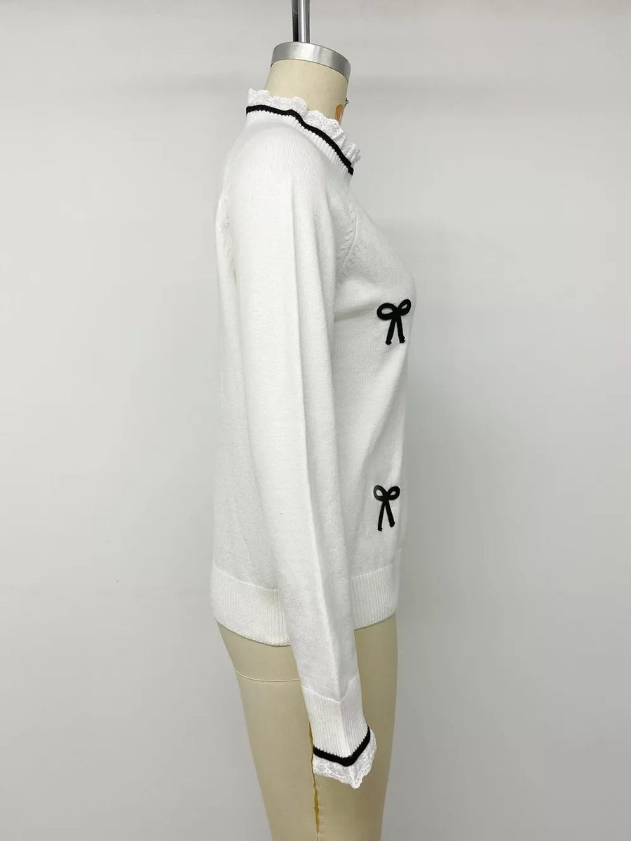 White regular pullover sweater with crew neck