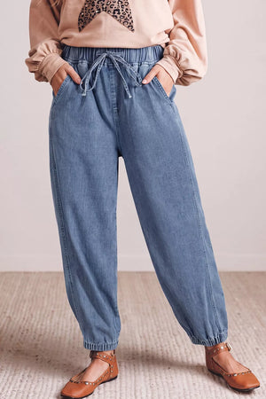 71% cotton, 27 jeans in Medium with relaxed silhouette