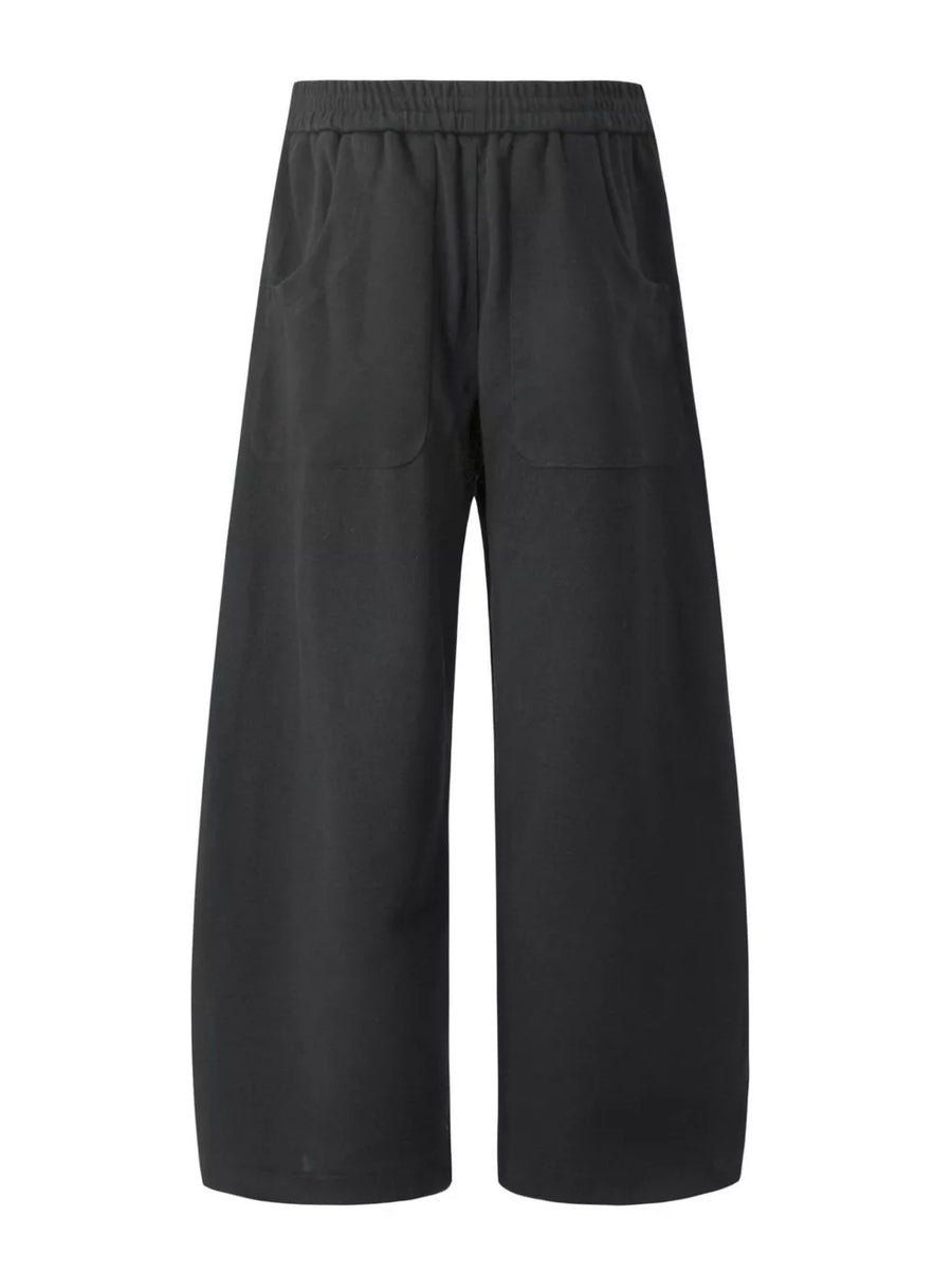 sweatpants in Black with drawstring waist and full-length