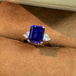ring in silver with geometric and three-stone setting