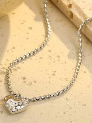 necklace in gold with heart pendant and collarbone length