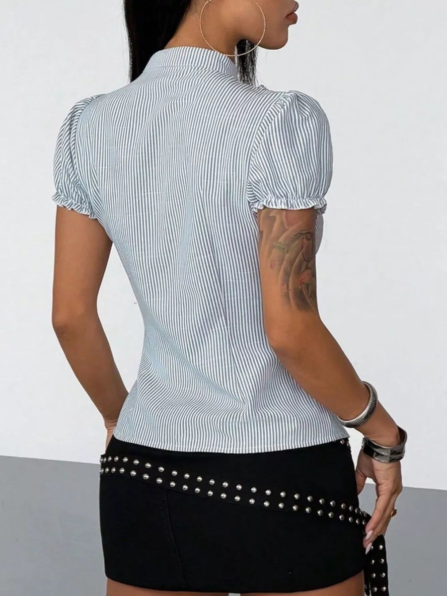 blouse in Gray with striped and buttoned