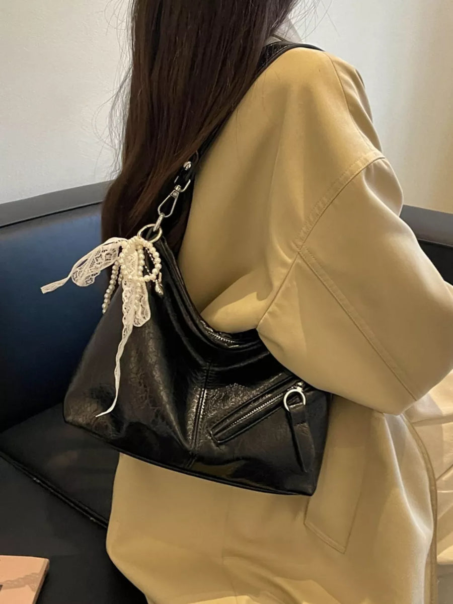 handbag in black