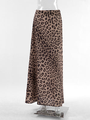 Flowy leopard print maxi skirt with a high waist and a relaxed fit.