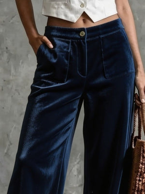 wide-leg pants in Black with buttoned and full-length