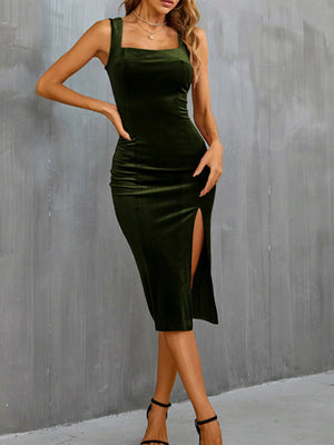 Velvet midi dress in Black Forest with square neckline and high slit.