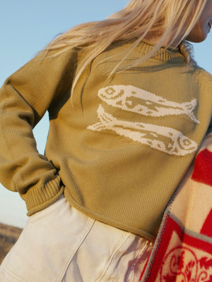 crewneck sweater in red with stretch and cropped