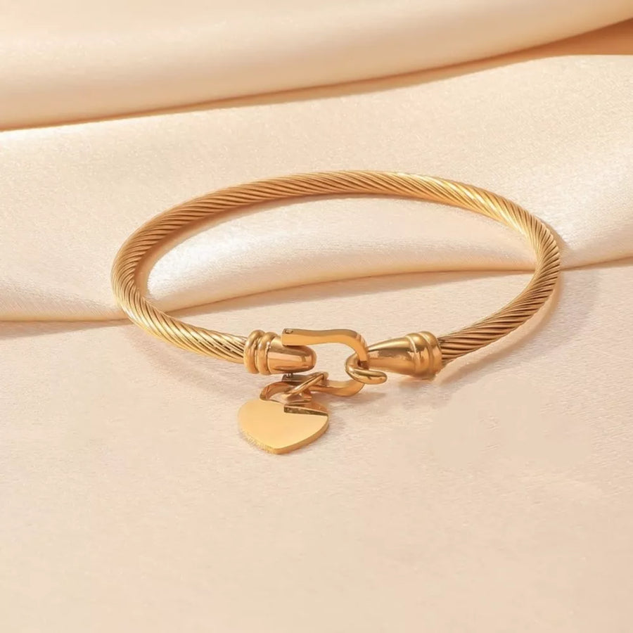 jewelry set in Gold with heart motif and heart motif