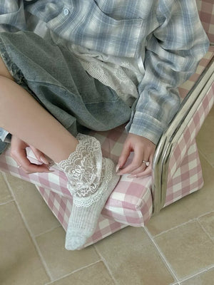 socks in ivory with lace and lace trim