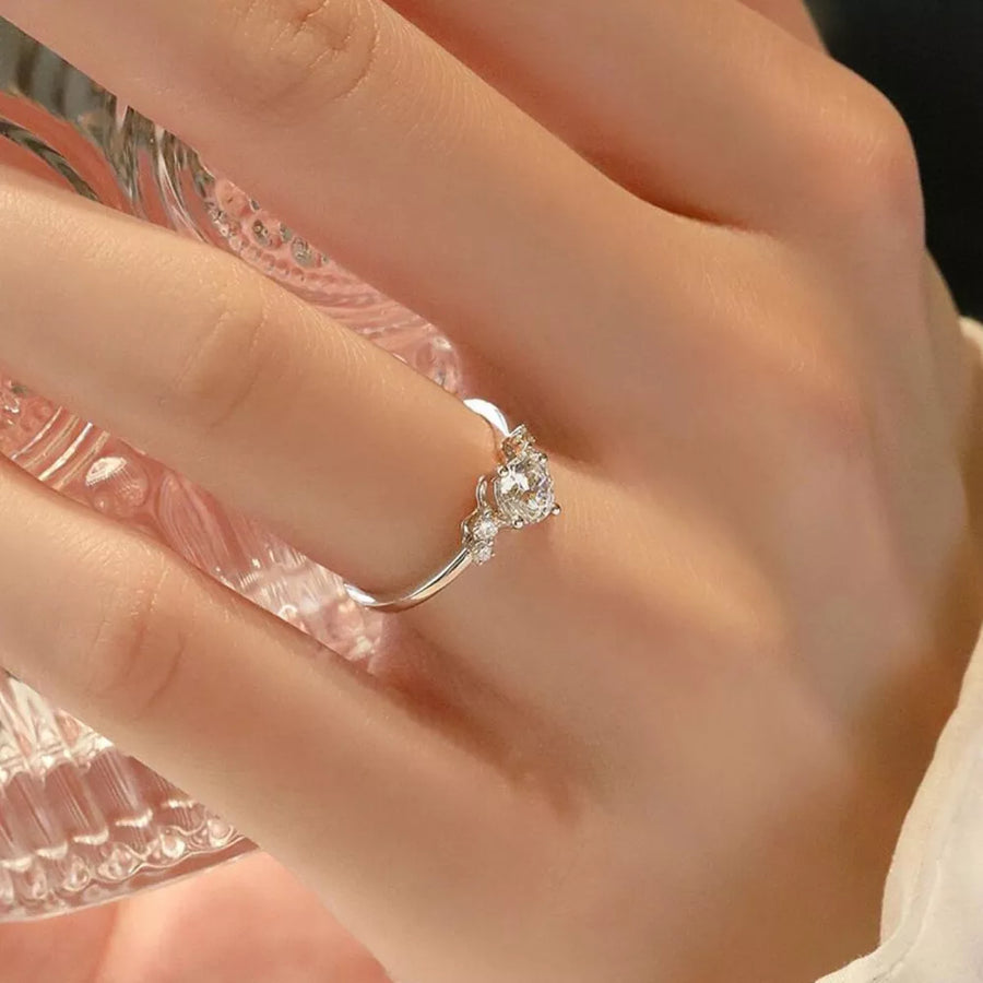 925 sterling silver,Moissanite Carat weight: 1ct Care instructions: Avoid wearin ring in clear with fitted silhouette