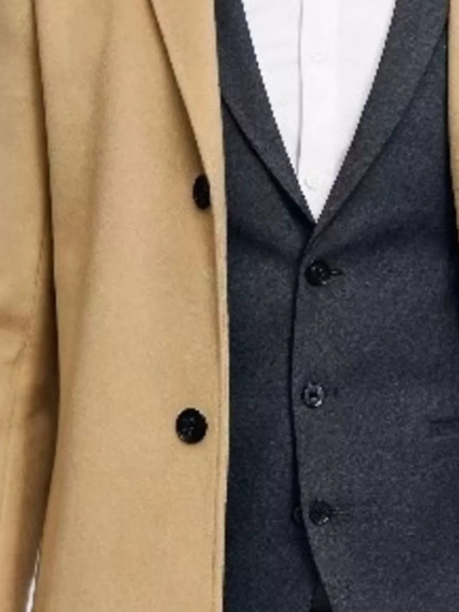 overcoat in Khaki with buttoned and knee-length