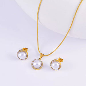jewelry set in gold featuring 18K gold-plated and round fit