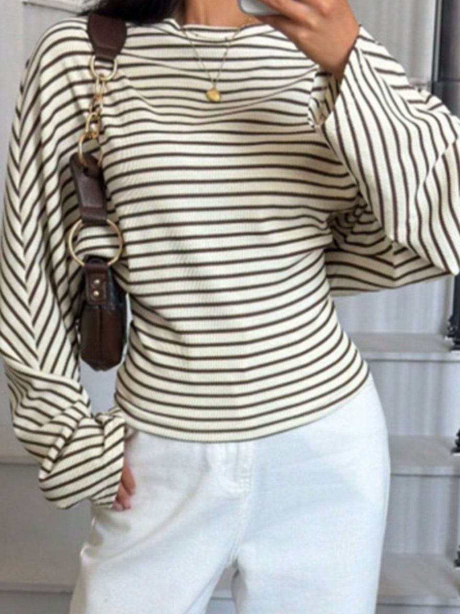 red relaxed t-shirt with round neck
