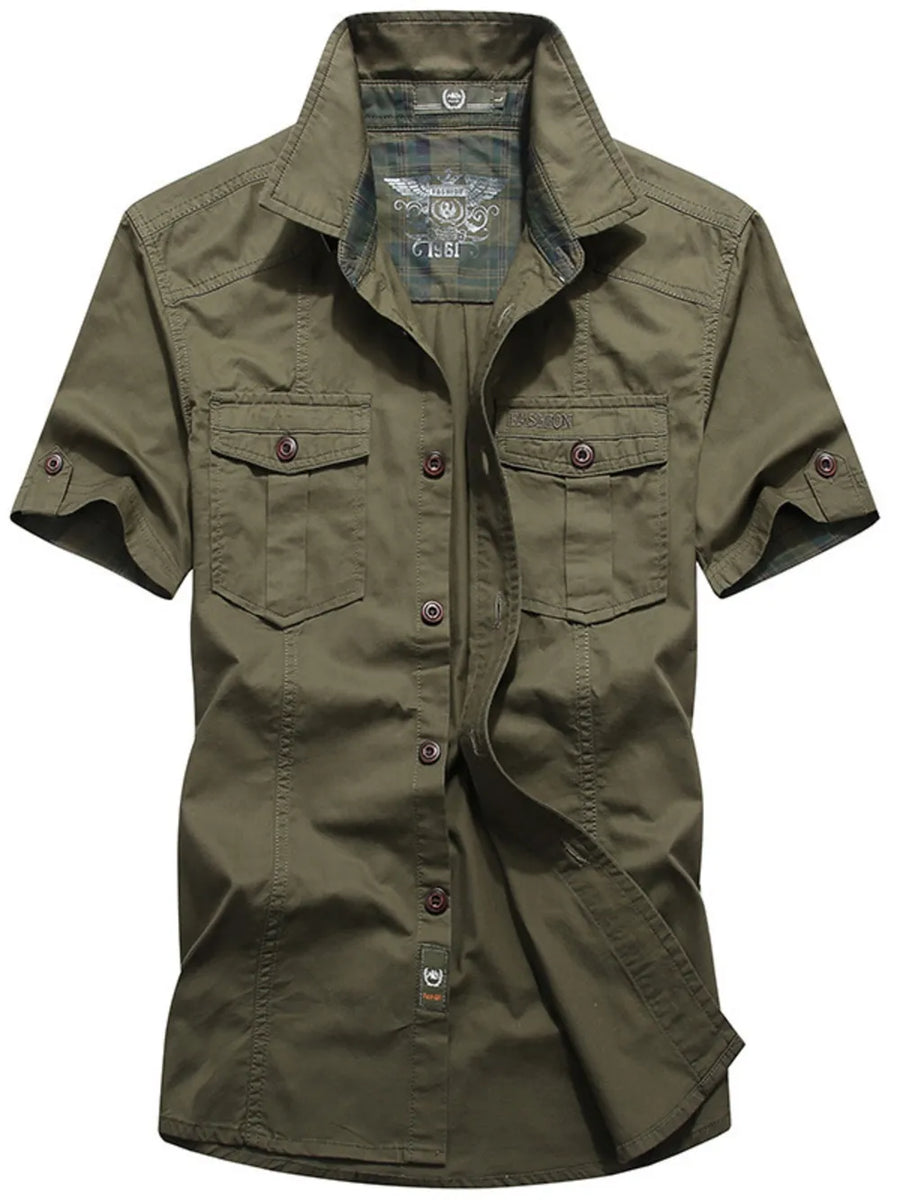 classic button-up shirt in Moss with collared