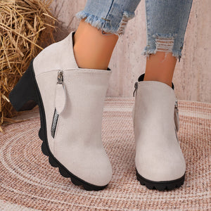 Beige boots with ankle-length and zipper