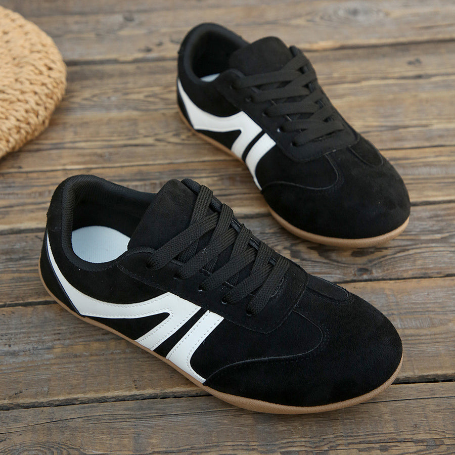 sneakers in black with color-block and round toe