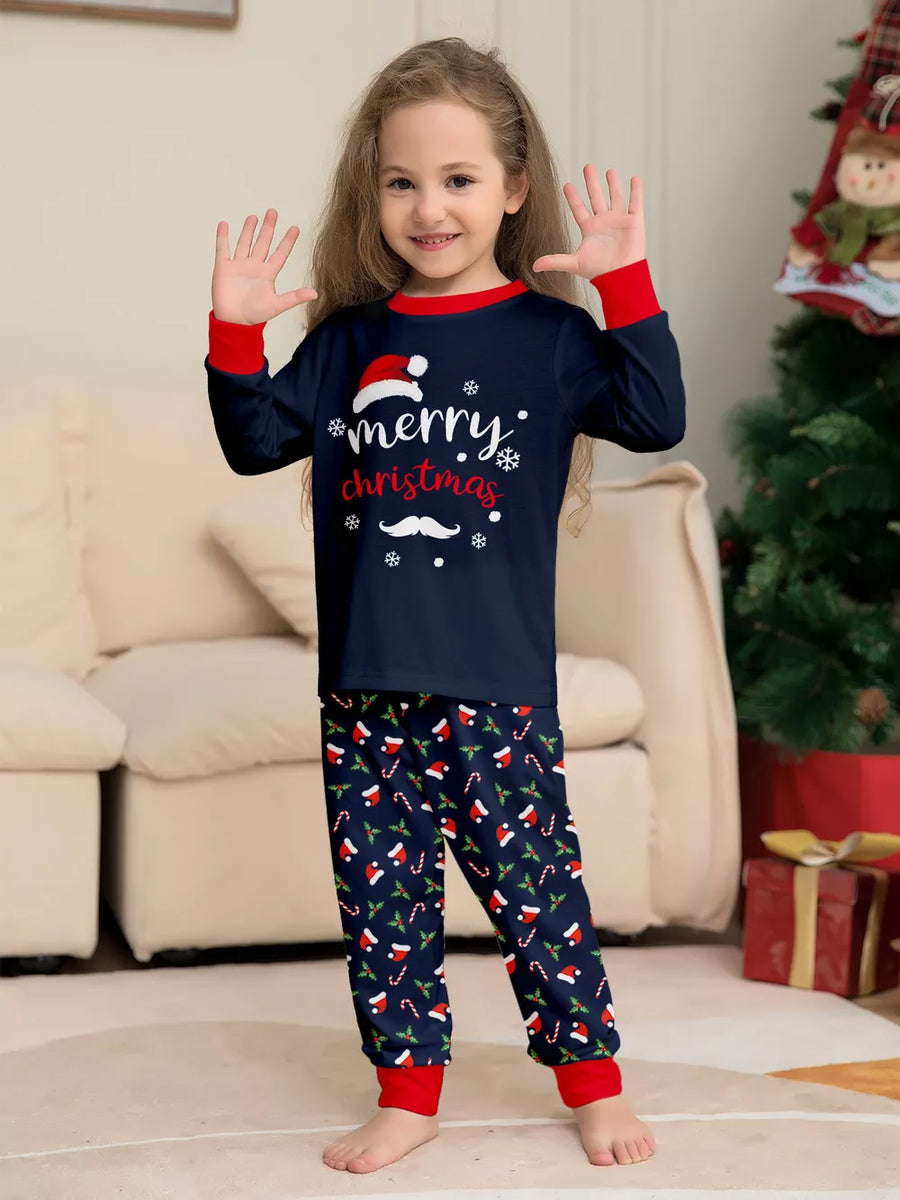 Mom pajama set with pullover and graphic print