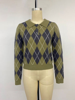 pullover sweater in charcoal gray with buttoned and cropped