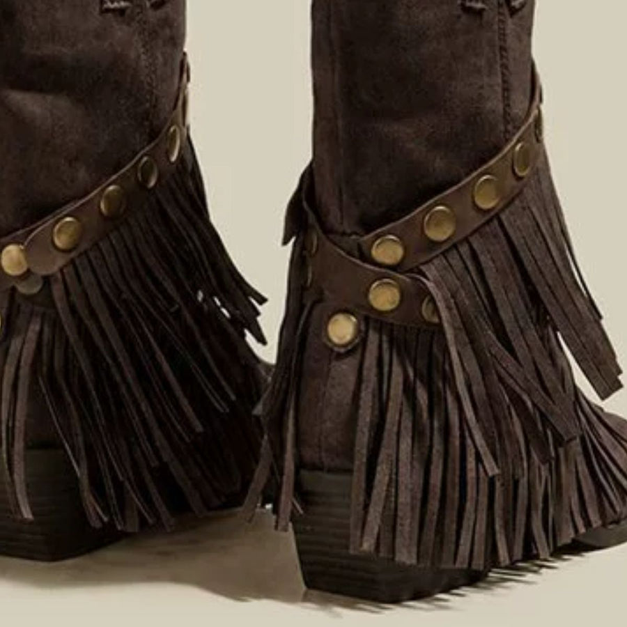 Brown boots with ankle-length and pull-on
