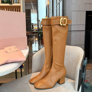 boots in black with square toe and knee-length