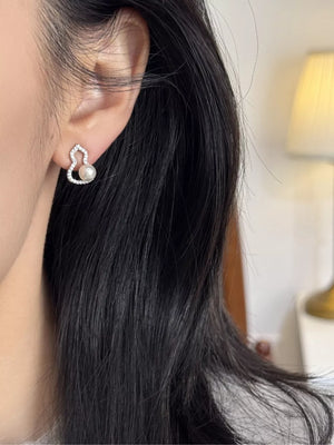 earrings in ivory featuring pearl detail and regular fit