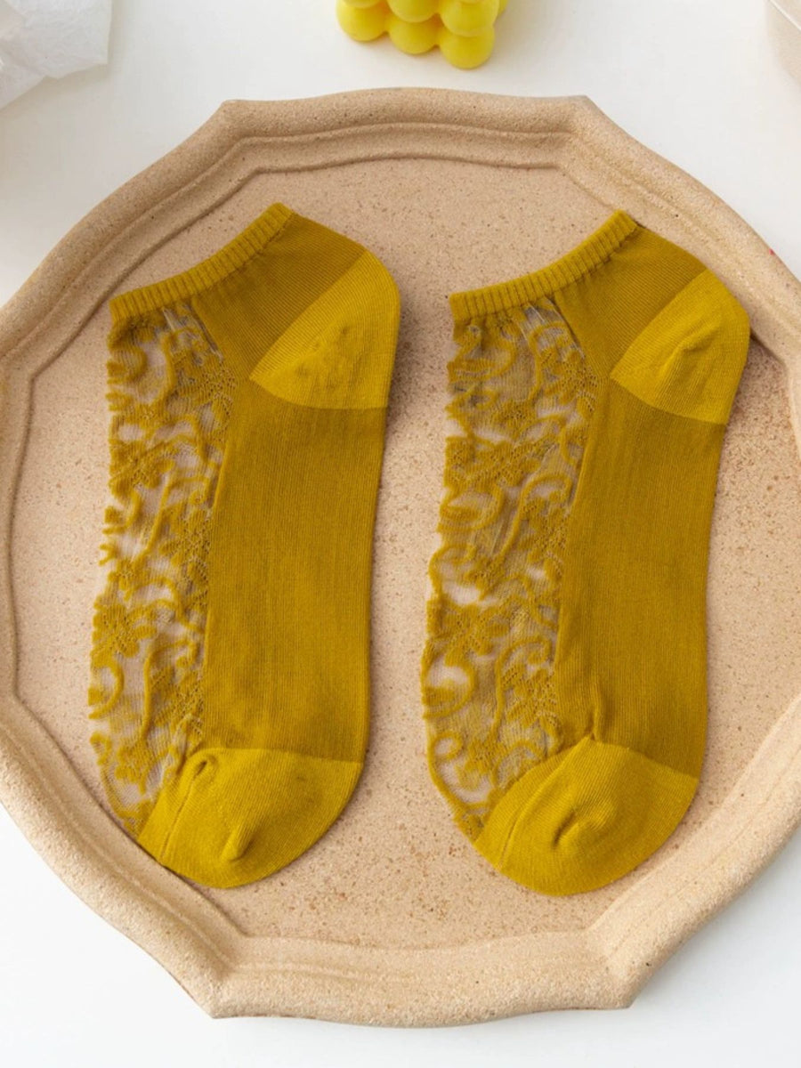 Floral Lace Ankle Socks in white with lace detail