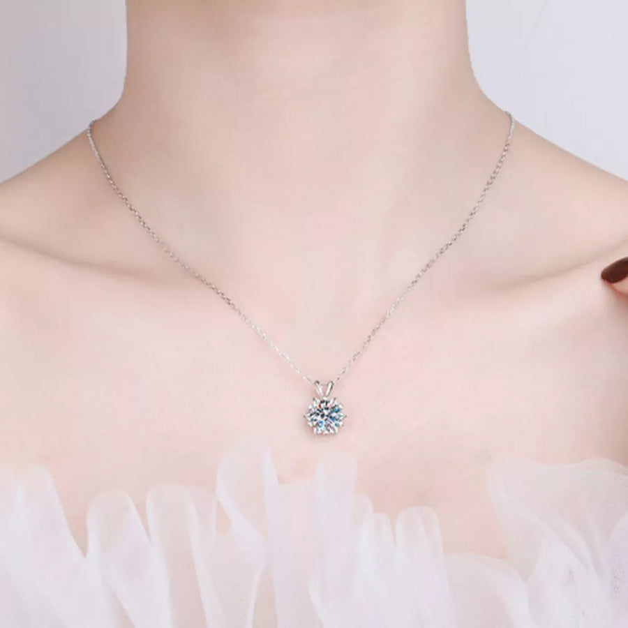 925 sterling silver,Moissanite Carat weight: 1ct Care instructions: Avoid wearin necklace in white with straight silhouette