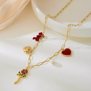 necklace in Gold with charm necklace and collar
