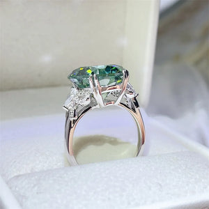 10 Carat 925 Sterling Silver Cocktail Ring in Green with large gemstone
