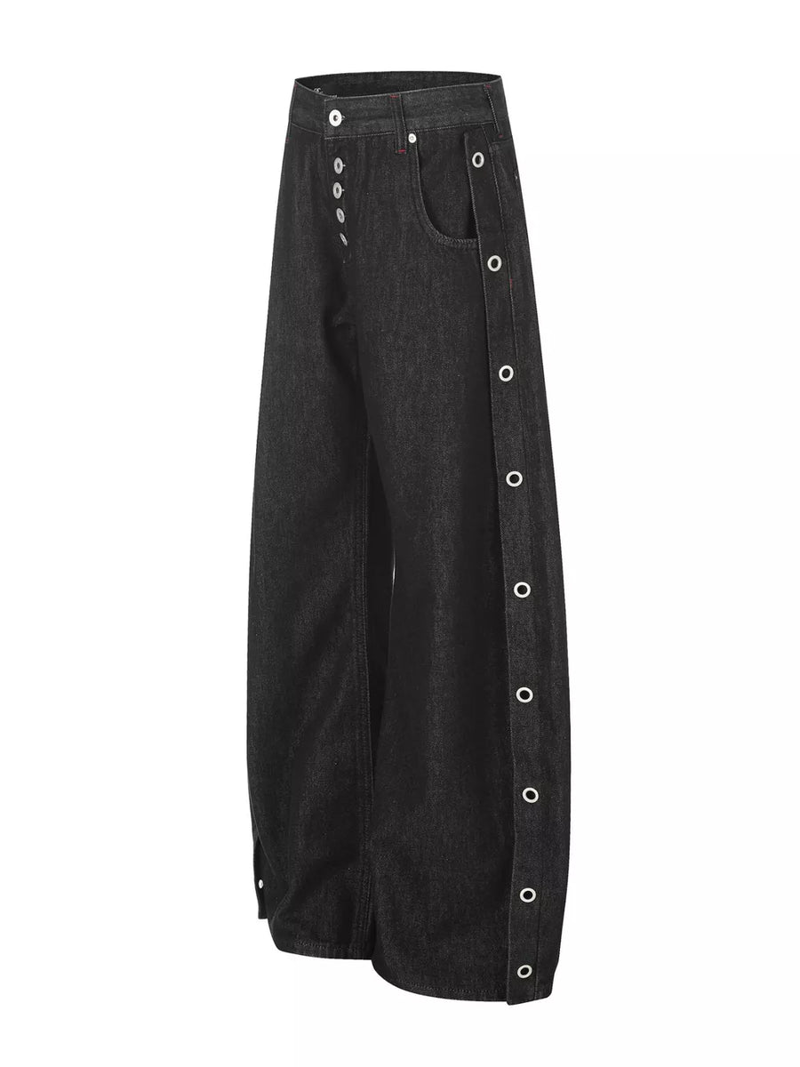 75% Cotton, 25% Polyester Care instructions: Machine wash cold wide-leg jeans in Black with flared silhouette