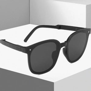 PC Frame material: Polycarbonate Lens material: Polycarbonate Temple material: P sunglasses in Caramel with oversized